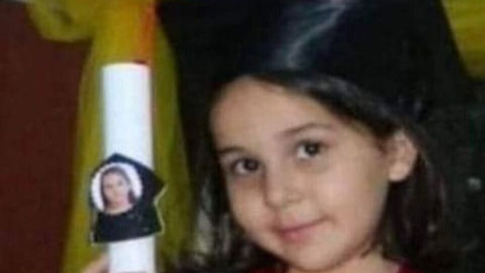 Yaren ilkokul 1'i bitirmişti! Ailesiyle denize girdi!