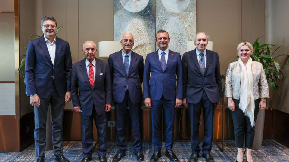 Özel, eski genel başkanlarla buluştu