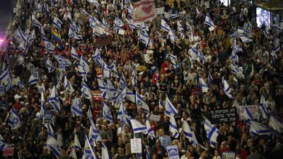 İsrailliler bir kez daha meydanlara indi