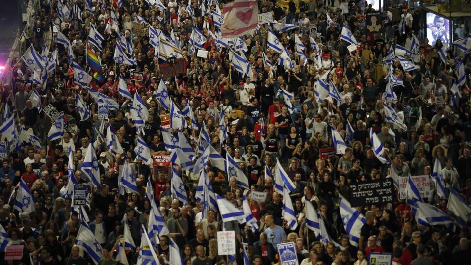 İsrailliler bir kez daha meydanlara indi