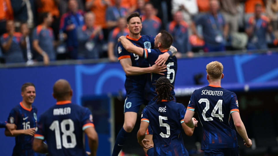 Hollanda 1-0'dan döndü!