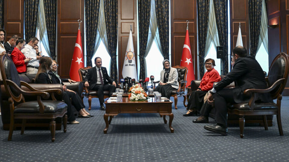 Siyasi partilerde bayramlaşma trafiği