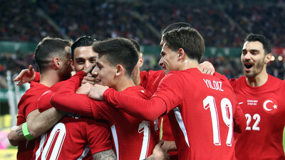 12 Milli futbolcu ilki yaşıyor!