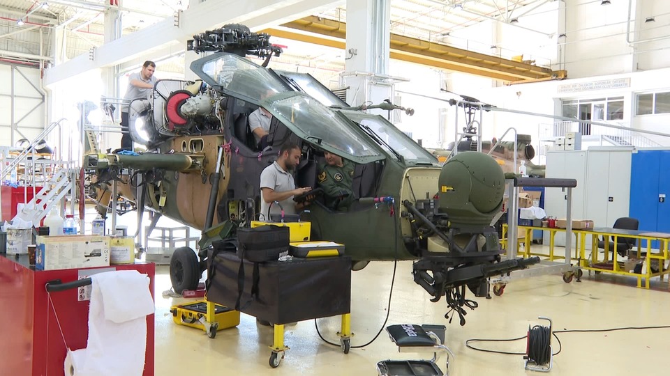 Askeri helikopterler emin ellerde