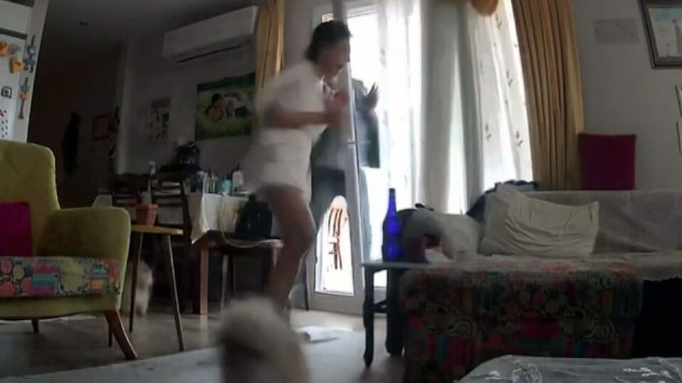 Eve balkondan girip darp etti! 1 yıl ceza aldı