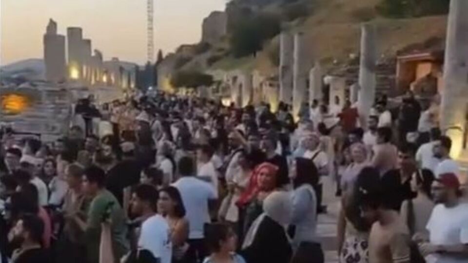 Efes Antik Kent'te özel davete tepki!