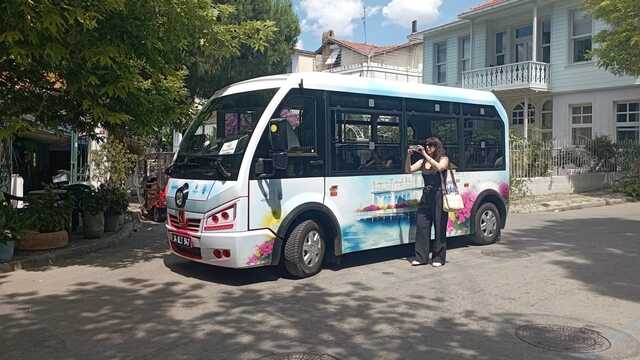  Adalar'da minibüs tartışması