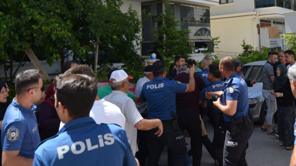 Yangın kavgasına biber gazlı müdahale