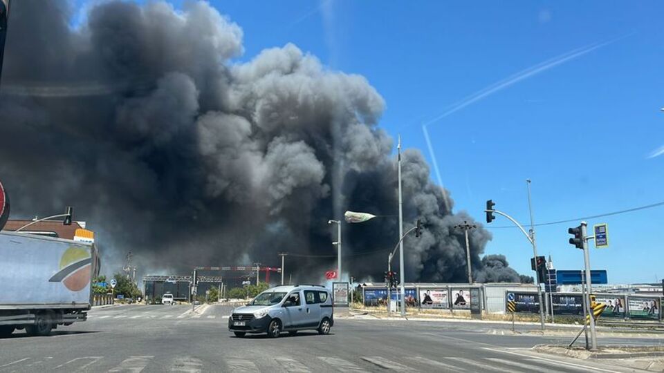 Tuzla'da 3 fabrikada yangın!