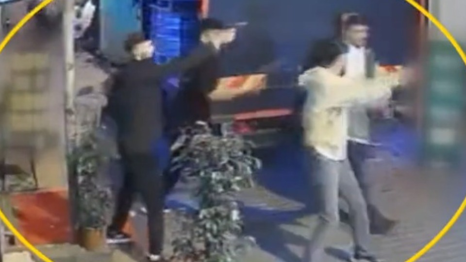 4 silahla kurşun yağmuru!