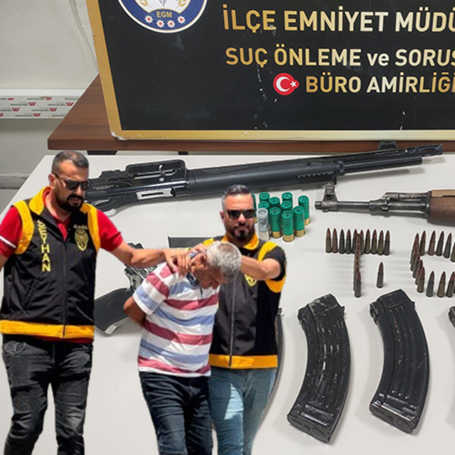 Evinden cephanelik çıktı
