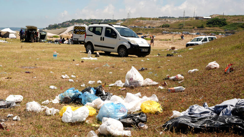 Tatilden geriye çöpler kaldı