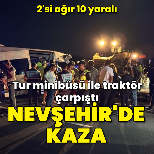 Tur minibüsü ile traktör çarpıştı: 10 yaralı