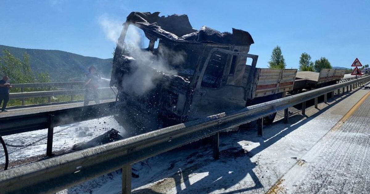 İnanılmaz ölüm! TIR'dan düşen beton bloka çarptı - Güncel haberler ...