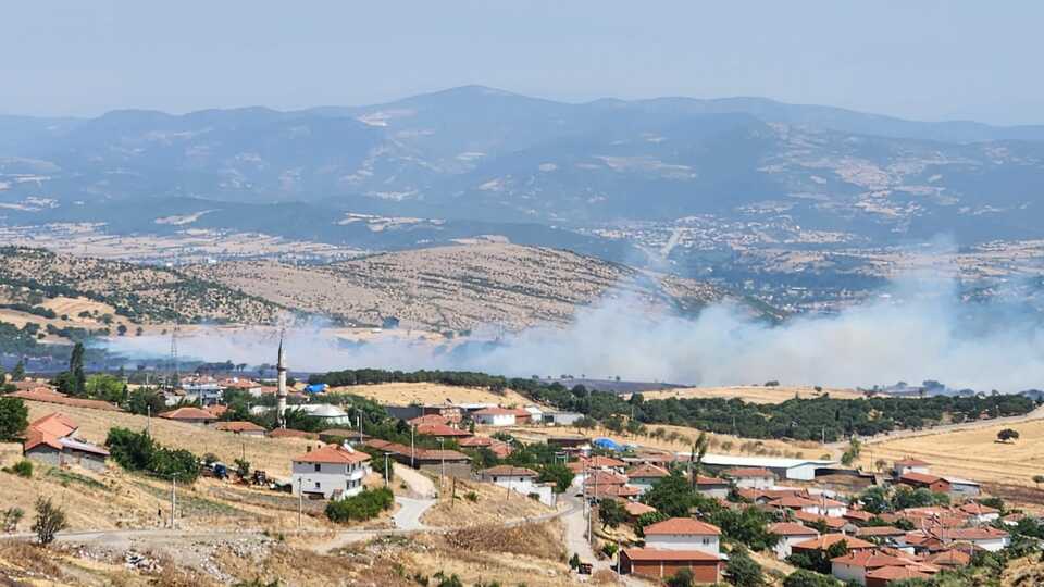 Balıkesir'de tarım arazisinde yangın