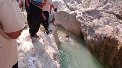 Gölete giren genç boğuldu