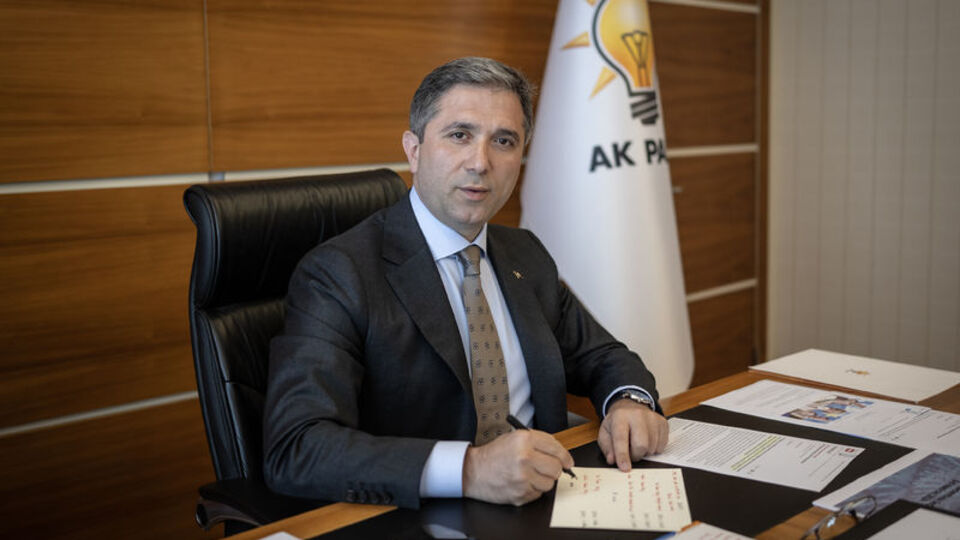 AK Partili Sırakaya'dan darbedilen Tümer ile ilgili açıklama