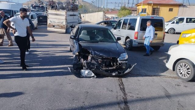 Van'da kazalar: 1 ölü 15 yaralı