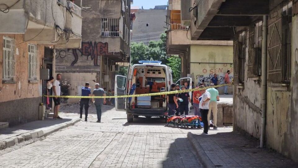 Genç kadına sokakta kanlı pusu!