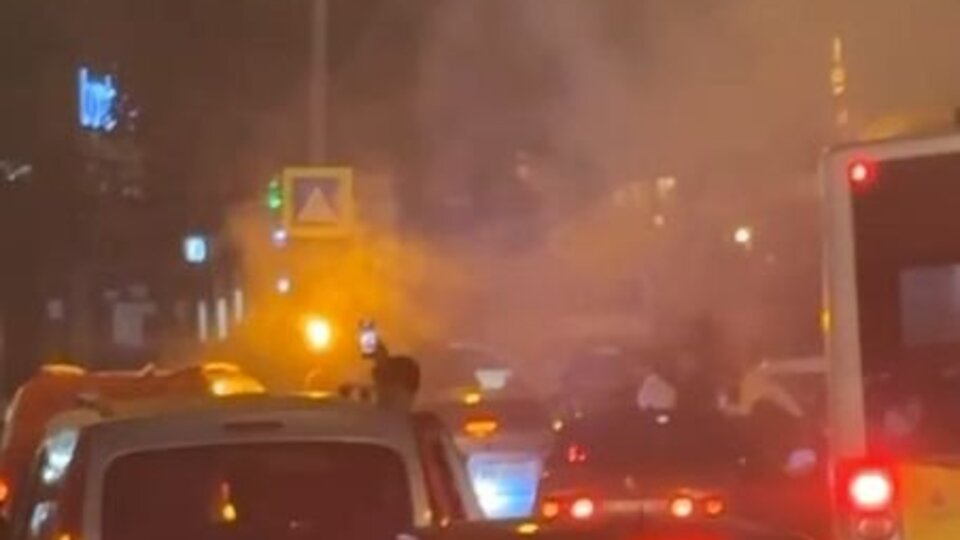 Havai fişekli kutlama yangın çıkardı: 5 gözaltı