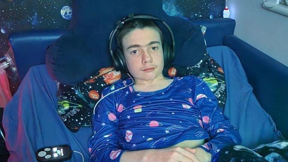 Dünyada ilk kez bir çocuğun kafatasına epilepsi cihazı yerleştirildi: 'Artık gelecek daha parlak'