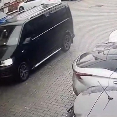 Büyükçekmece'de polislerden kaçan 3 hırsızlık şüphelisi kovalamaca sonucu yakalandı