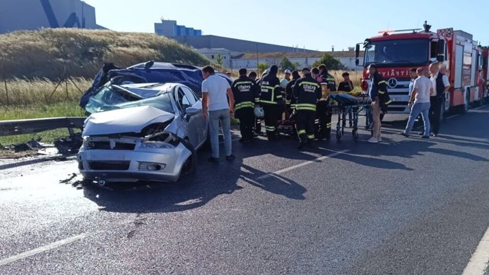Tekirdağ'da iki otomobil çarpıştı: 6 yaralı