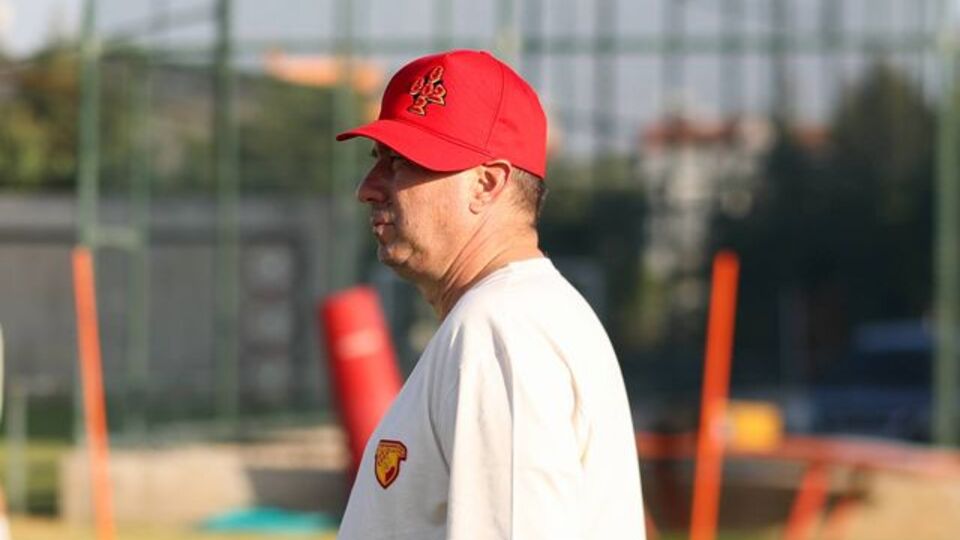 Göztepe sahaya indi