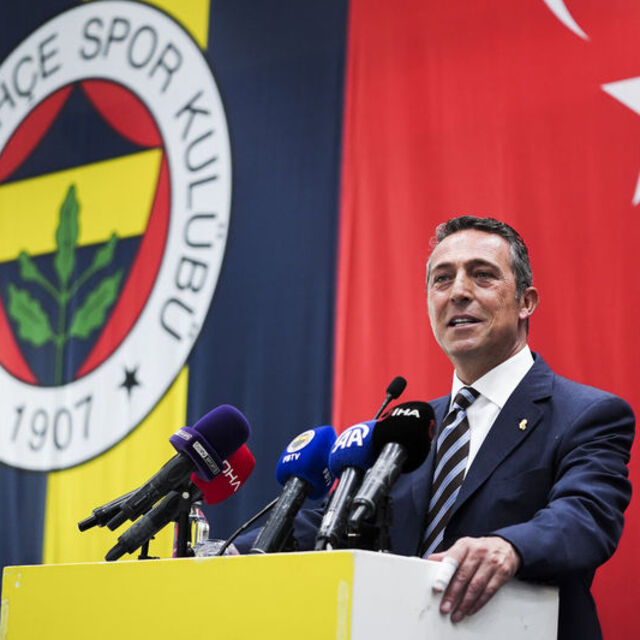 Ali Koç, milli yüzücülerle bir araya geldi