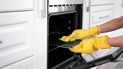 Mutfakta temizlik yaparken akıma kapılan genç kadın öldü