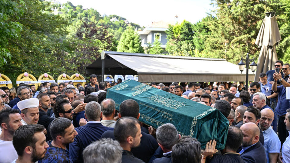Volkan Demirel'in babası toprağa verildi!