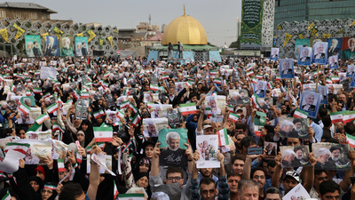 İran'da seçime bir gün kala kritik hamle