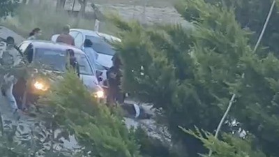 Damatlarını sokak ortasında katlettiler!