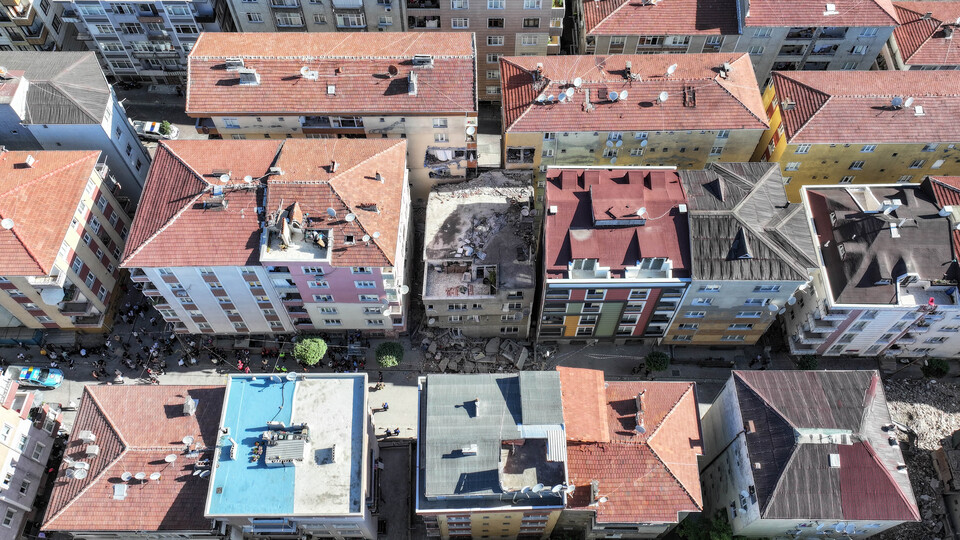 İstanbul'da kendiliğinden çökebilecek 50 bin bina var: Binaların ömrü var mı, neden çöker?