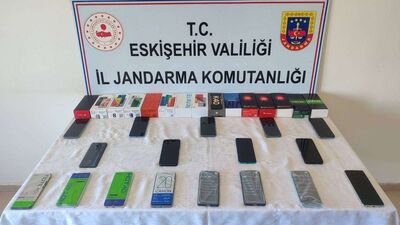 Gümrük kaçağı 17 cep telefonu ele geçirildi