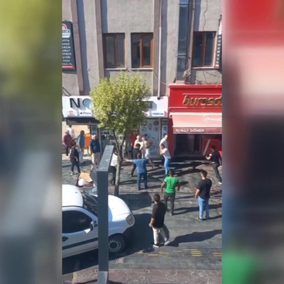 Düzce'de iki grup arasında çıkan kavga cep telefonu kamerasında