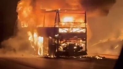 Adana'da yolcu otobüsü alev alev yandı