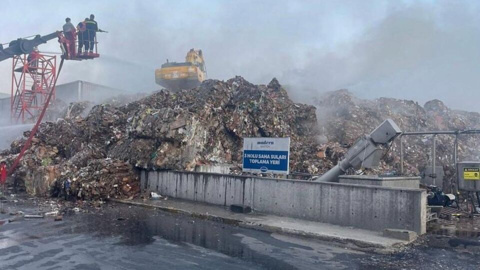 Kağıt fabrikasında korkutan yangın