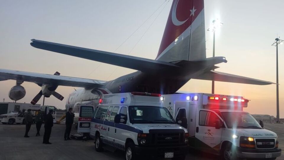 Suudi Arabistan'da yoğun bakımdaki 13 Türk, Türkiye'ye getirildi