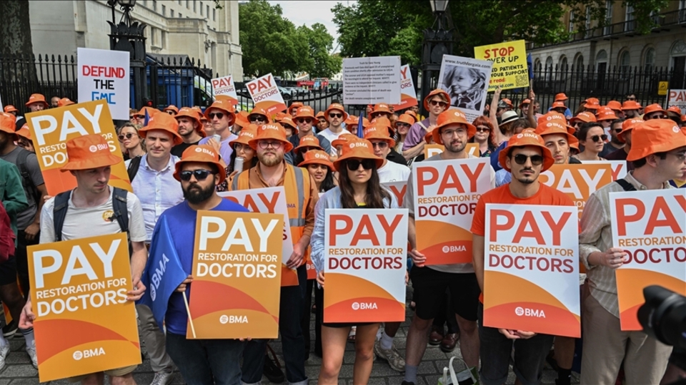 İngiltere'de pratisyen hekimler 11'inci kez greve gitti