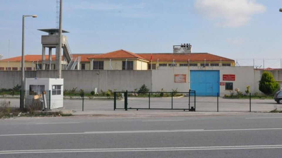 Cezaevinde yangın! 5 kişi dumandan etkilendi