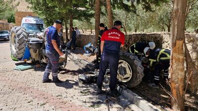 Traktör ikiye bölündü: 3 yaralı