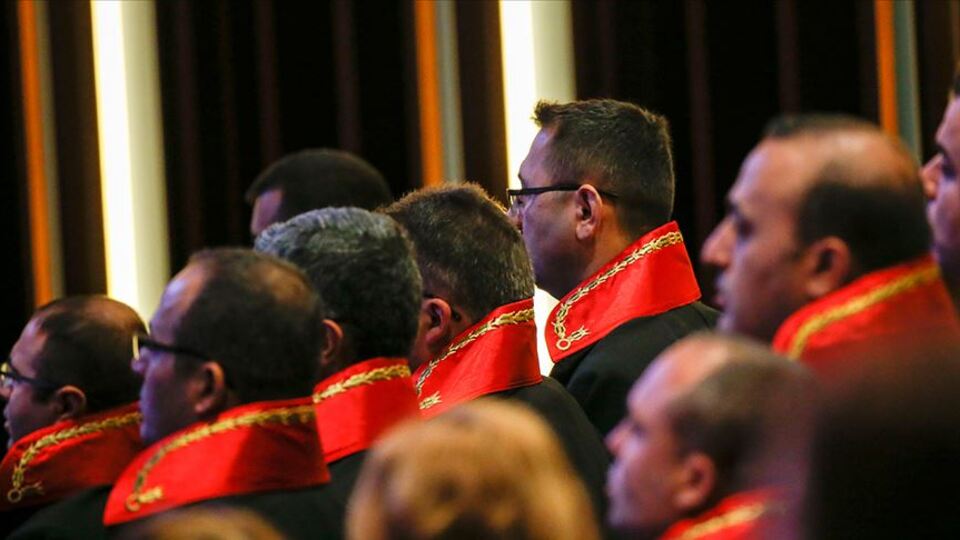 4 bin 340 hakim ve savcının görev yeri değiştirildi