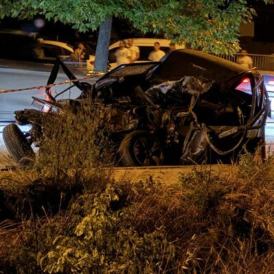 Beton mikseriyle çarpışan otomobil hurdaya döndü: 1 ölü, 1 yaralı