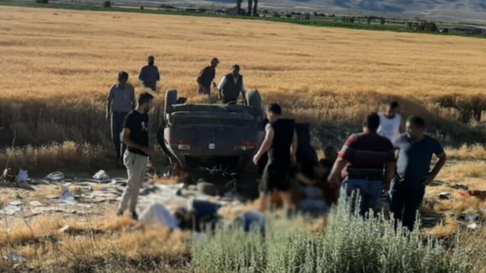 Otomobil devrildi, tekvando antrenörü öldü