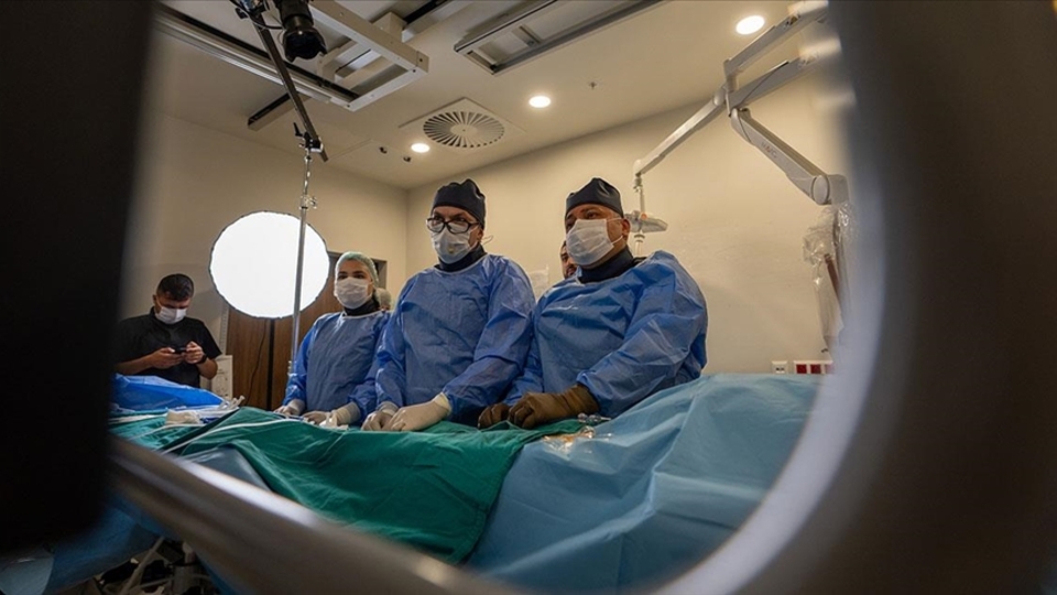 Ankara'daki beyin cerrahi operasyonunu Mısırlı yüzlerce hekim canlı izledi