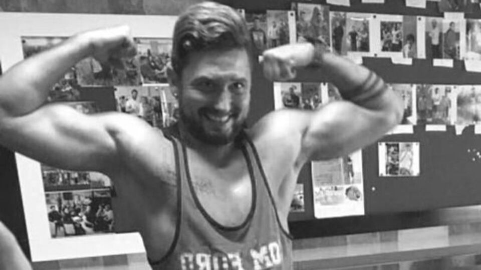 Genç sporcu evinin önünde ölü bulundu!