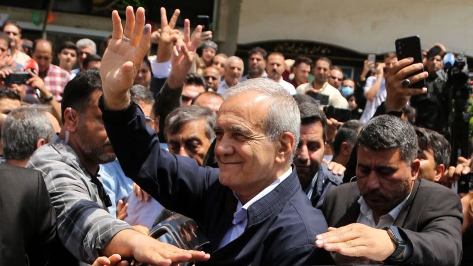 İlk seçimin galibi Pezeşkiyan kimdir?