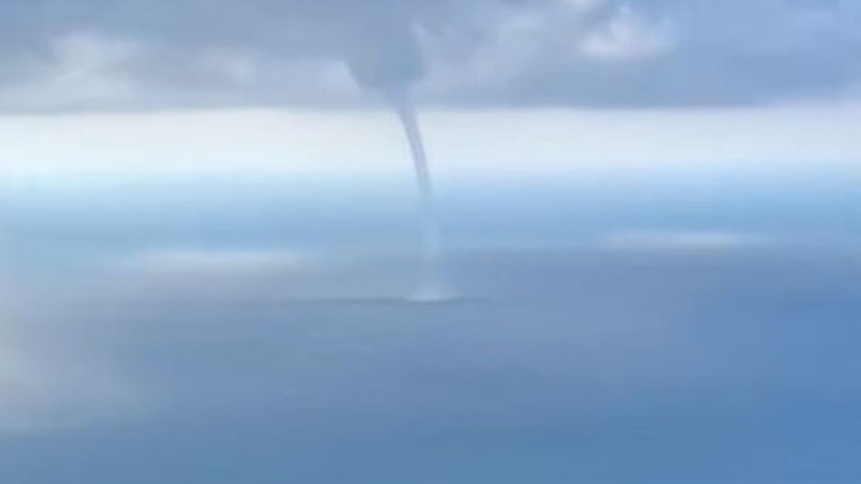 Denizde çıkan hortum kamerada