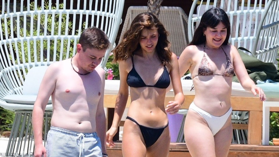 Aslıhan'ın plaj halleri